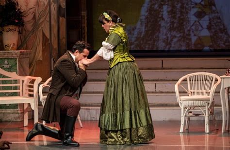  La Traviata :  A heartbreaking tale of love and sacrifice, woven through soaring arias and passionate ensembles